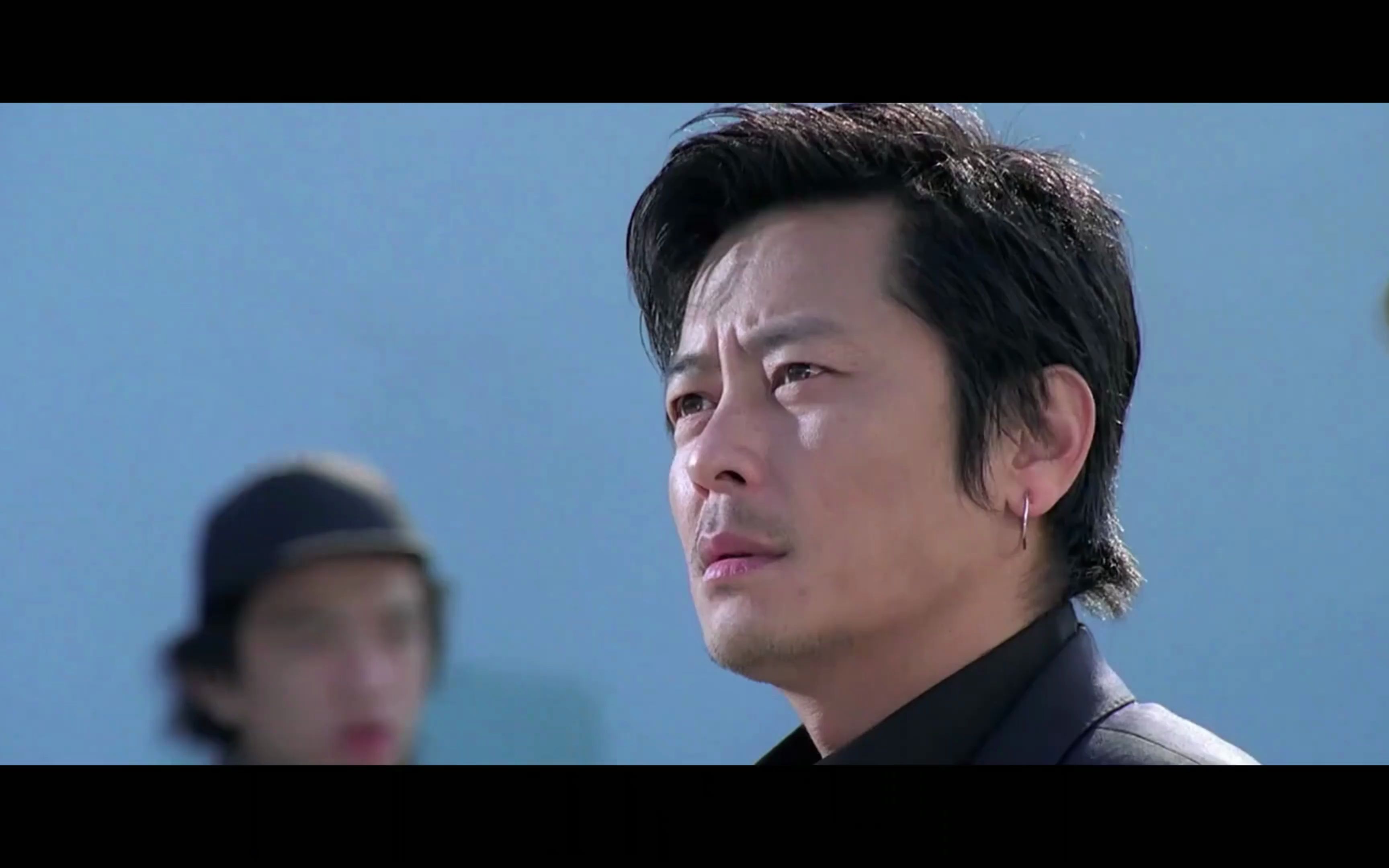 新警察故事:别人都是走楼梯,成龙就不一样,靠副手铐下百米高楼