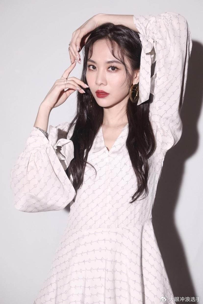 在2016年,王霏霏在微博上对中国南海事件发表了支持的言论,强调中国在