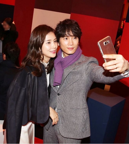 池城李宝英近照公开 甜蜜恩爱令人羡慕