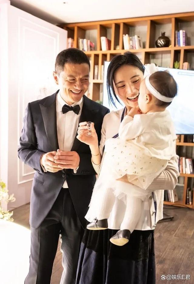 李亚鹏懒理"限高令",照带妻女到新疆旅游,生活水平仍超常人