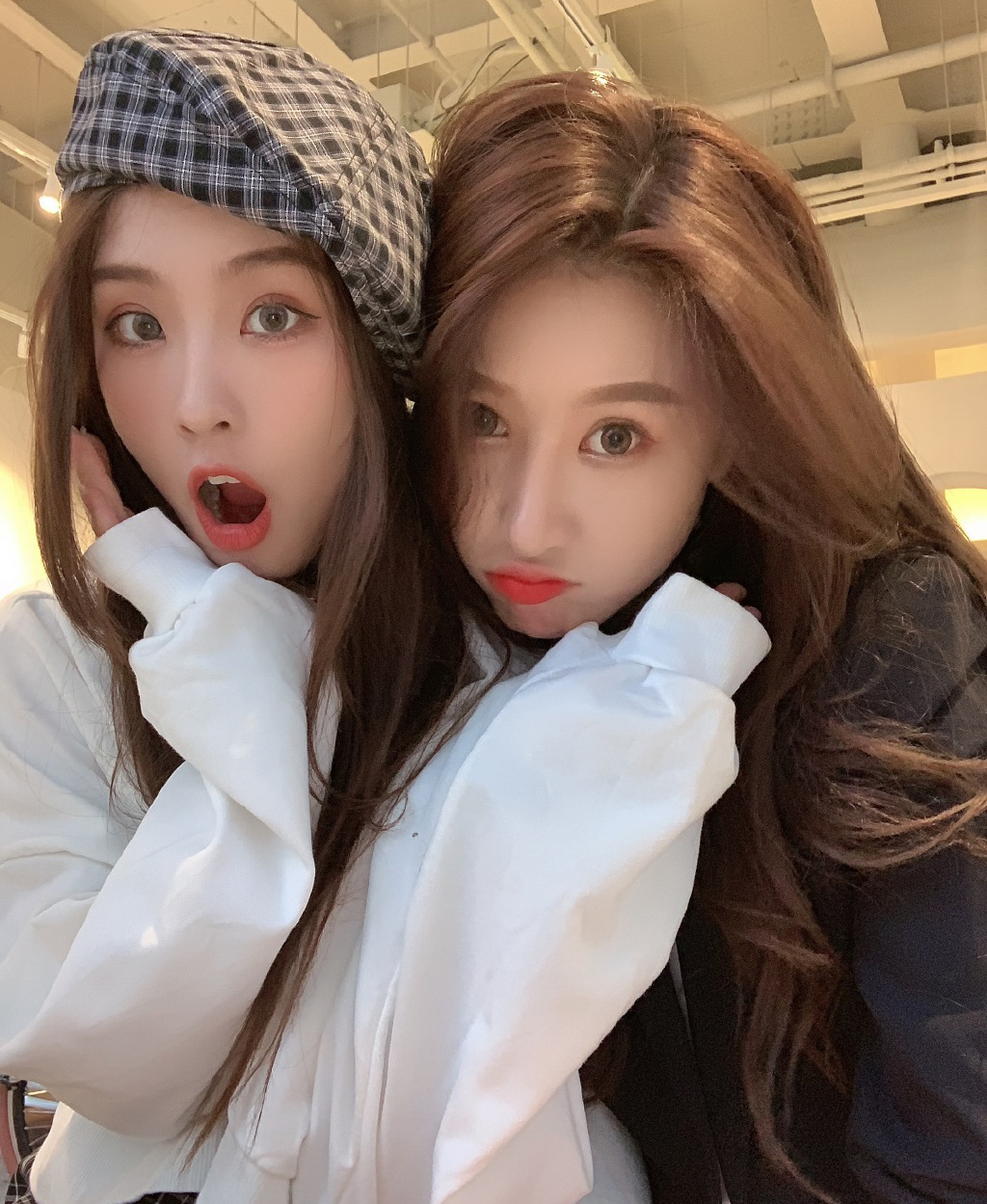 原创许静婉晒闺蜜合影自拍,两位女孩子都好可爱,好闺蜜确实让人羡慕