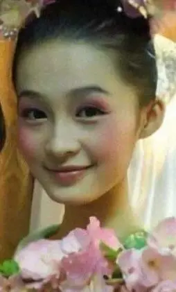 她被国家秘密培养9年,却转身成了娱乐圈宠儿,背后原因耐人寻味_李沁