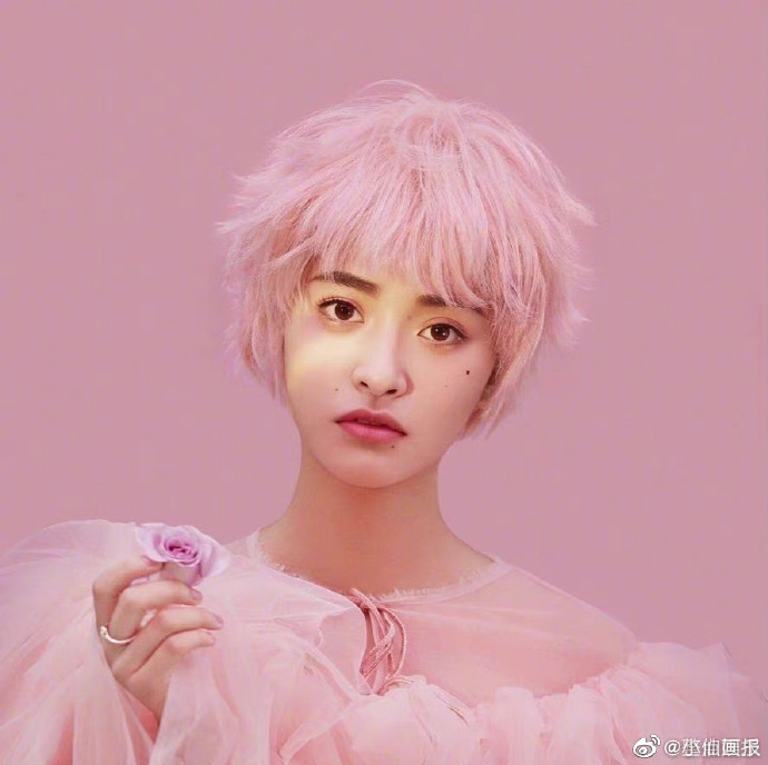 沈月粉发公主切造型,像个洋娃娃一样!