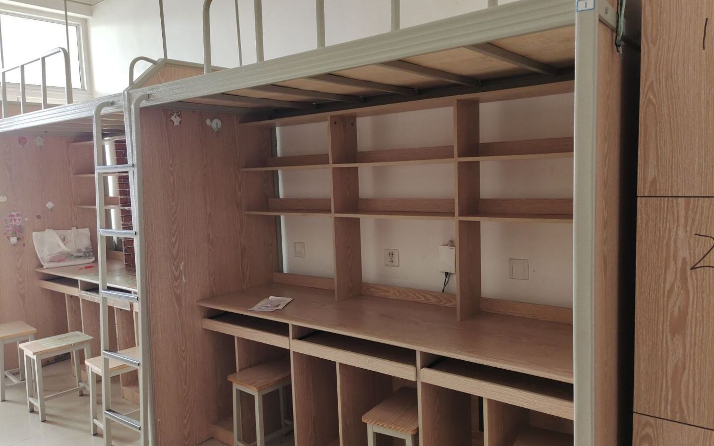 成都中医药大学寝室环境6人寝