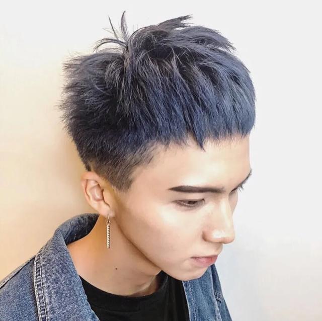 圆脸的男生留4cm飞机头好帅!