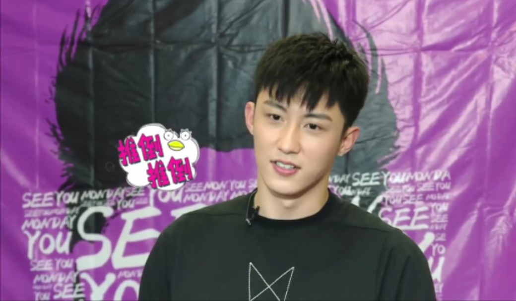 景瑜亲手教授女粉丝防狼术-周一见