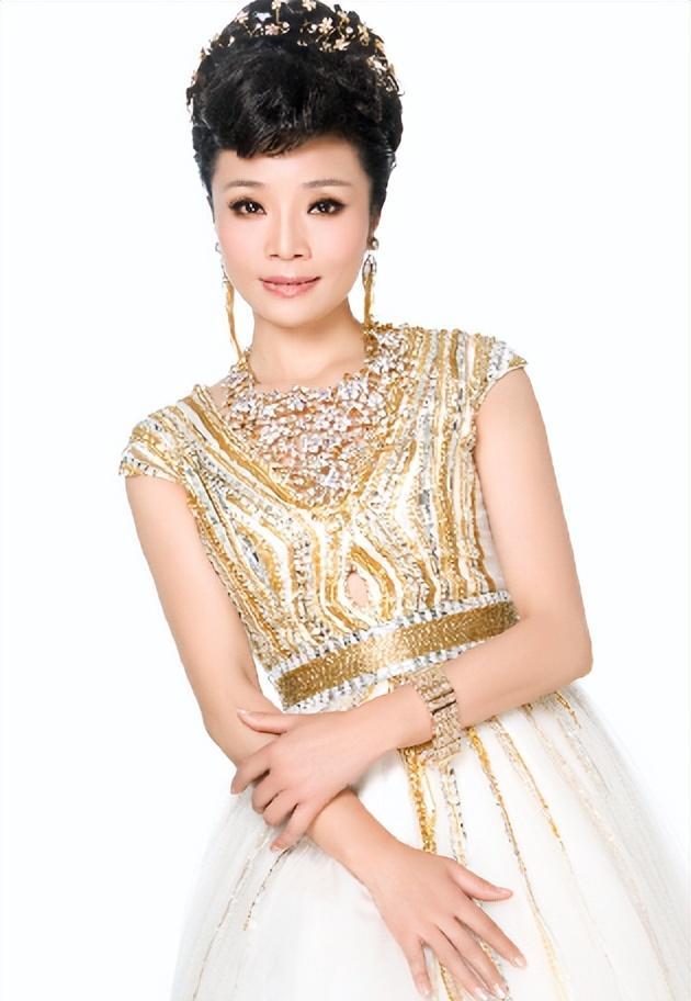 歌唱家李丹阳:56岁仍未婚,将一辈子奉献给舞台事业,不留遗憾_父亲