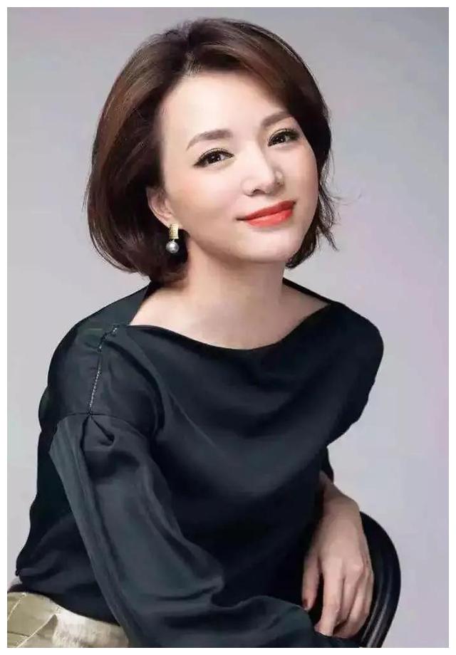 中央最美主持人—董卿__财经头条