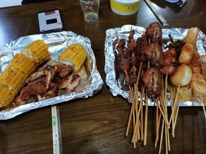 又一次凌晨吃完烧烤的我现在belike