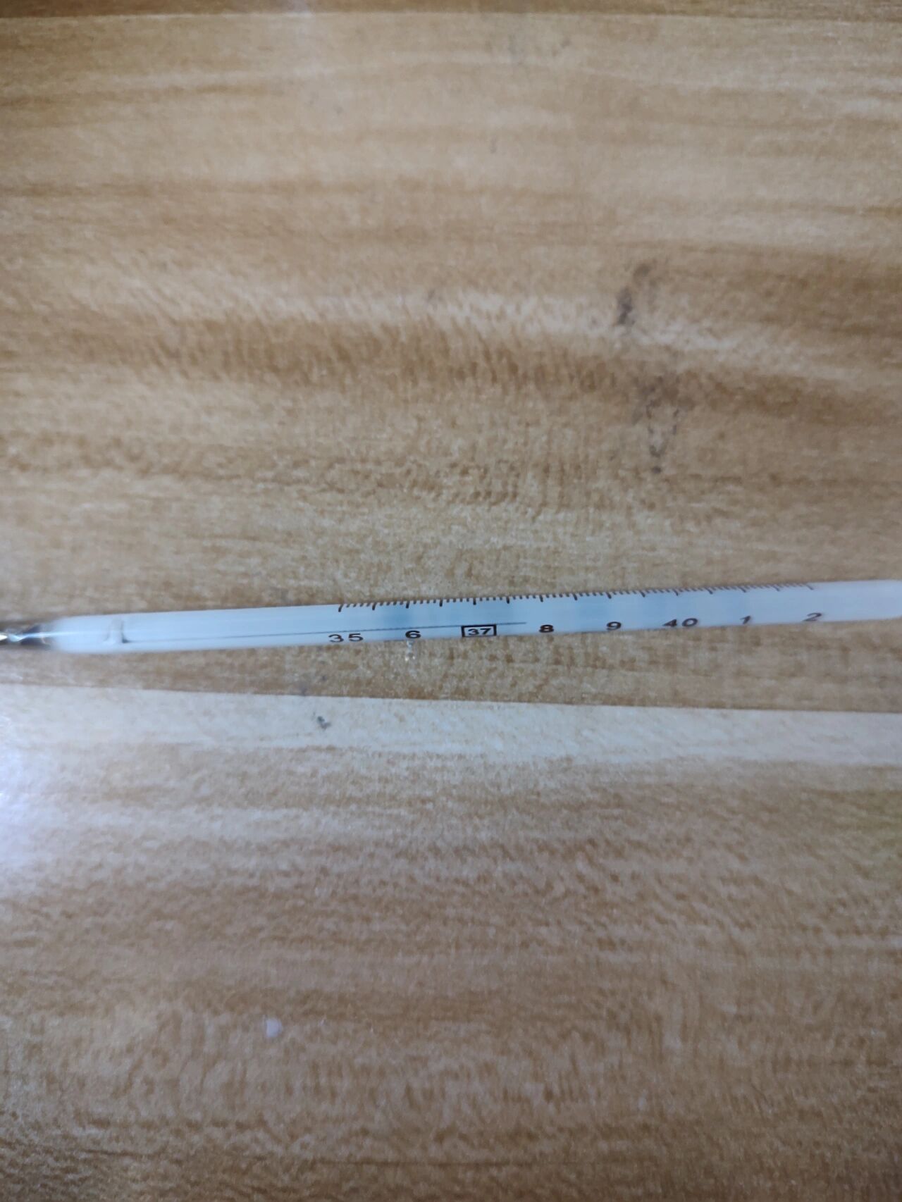 水银体温计 姐妹们,这是37.7吗?