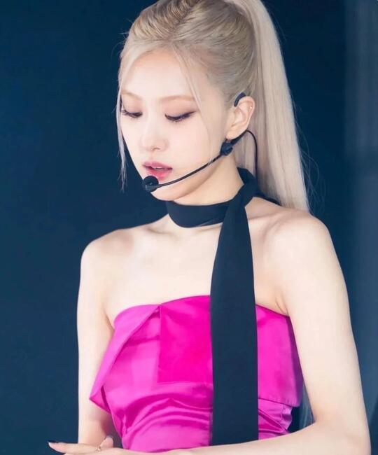 朴彩英扎高马尾图片