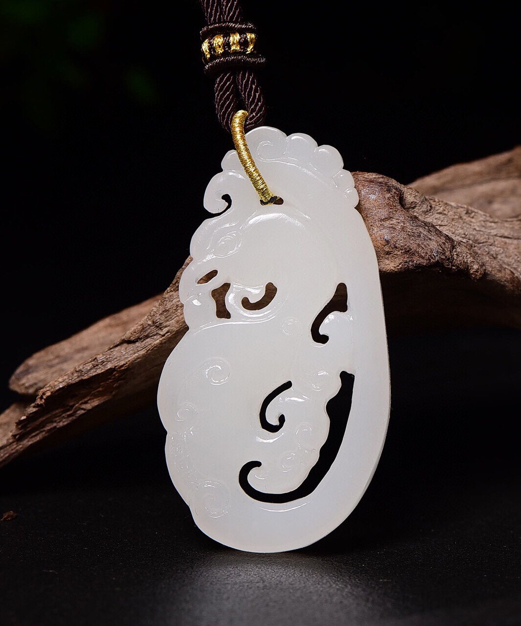 精品 天然新疆和田玉羊脂玉凤舞九天凤凰吊坠,称为"凤凰涅磐"