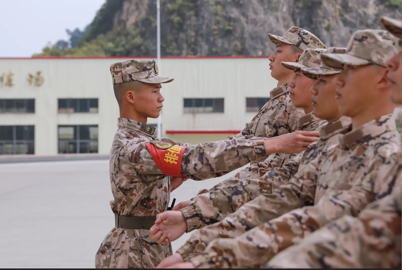 大场面,武警贵州总队2023年度春季入伍新兵开训_训练_部队_大会