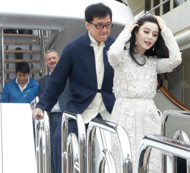 范冰冰成龙戛纳国际电影节海滩欢乐嬉戏照