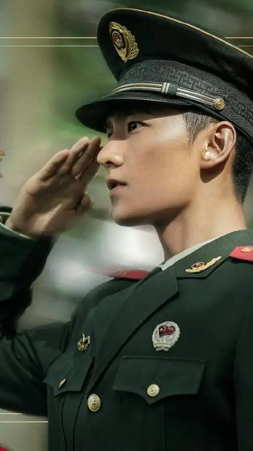 特战荣耀穿上军装的杨洋皮肤黝黑尽显硬汉本色