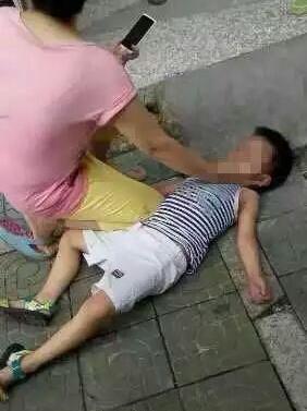 桂林7岁男孩身靠美的空调室外机护栏不幸遭电击身亡