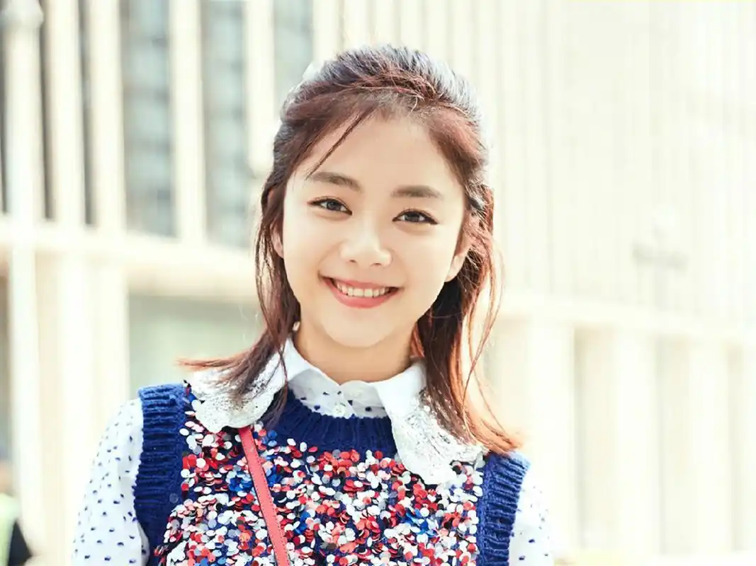 90后美女谭松韵清新壁纸气质小花谭松韵