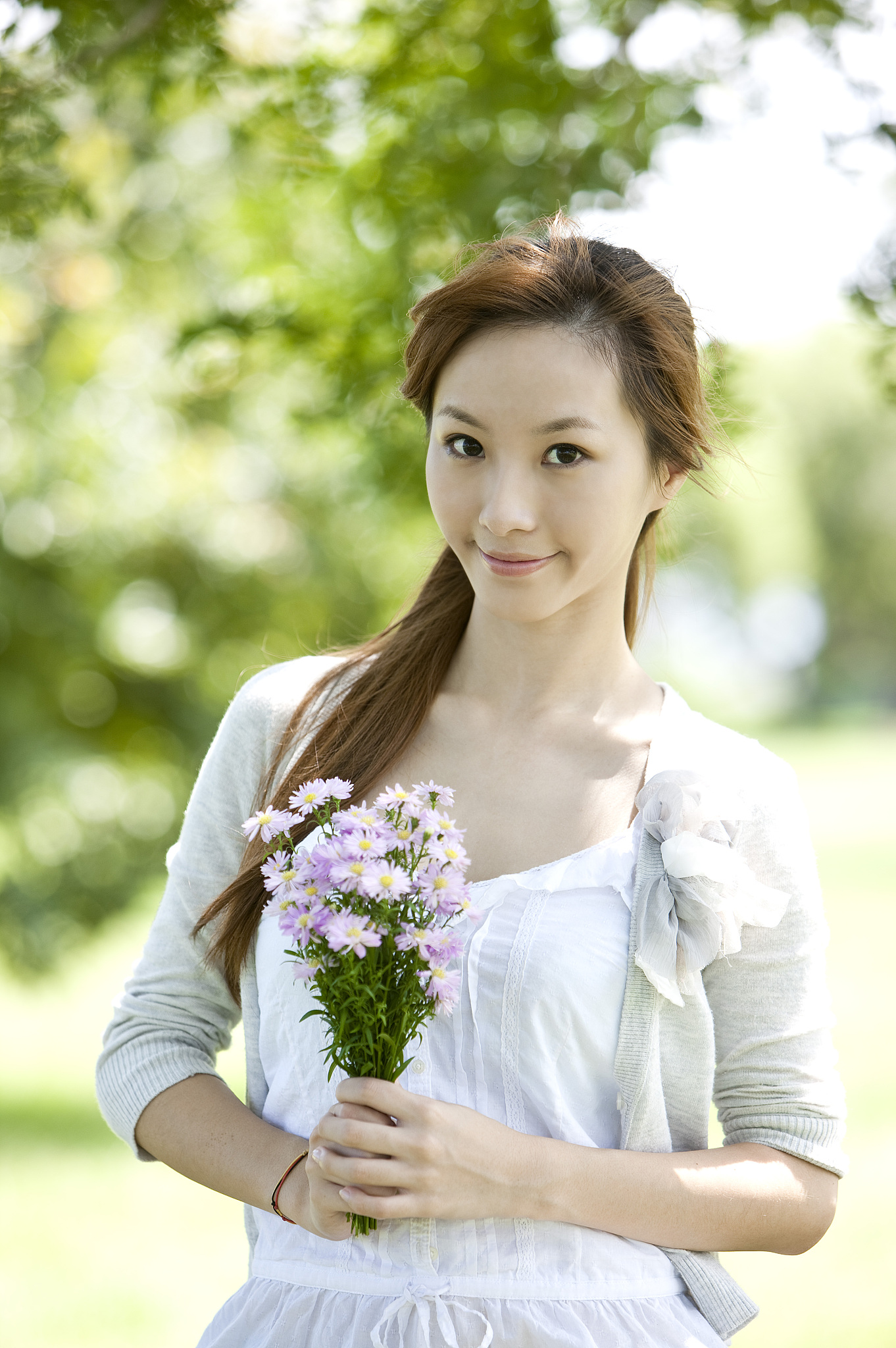 "自然美女"是假的,脸大嘴厚,小眼黑皮,生图揭露"人间真实"