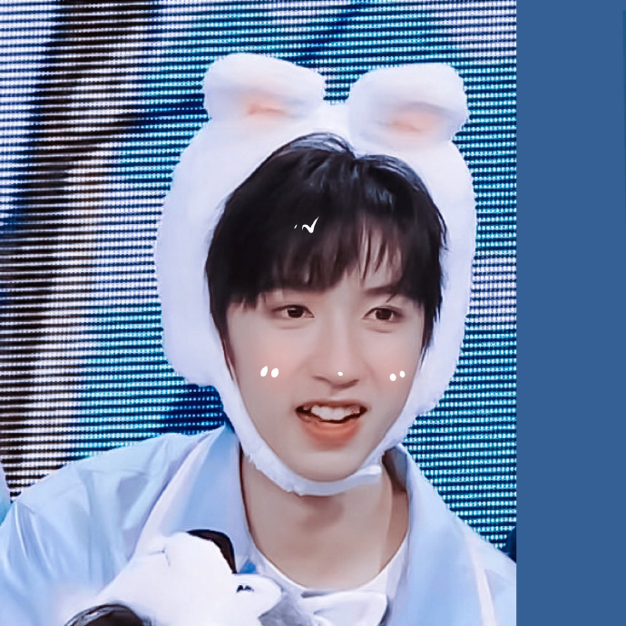 小兔子乖乖09(峻霖 未免太适合兔子头套!#贺峻霖biubiubiu四宫格