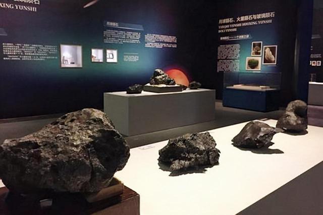 她是一位90后的陨石猎人,5年时间在罗布泊走遍了13万公里,期间她一共