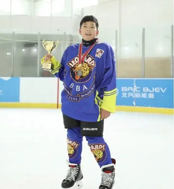 《爸爸去哪儿》8位男孩现状天天疑恋爱,康康变帅了,诺一太好看