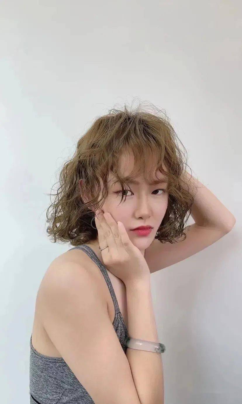 2021流行港风短发烫够美吗