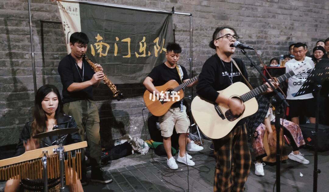 西安旅行,南门的乐队演出时间_演出_乐队_西安城墙永宁门_西安旅行