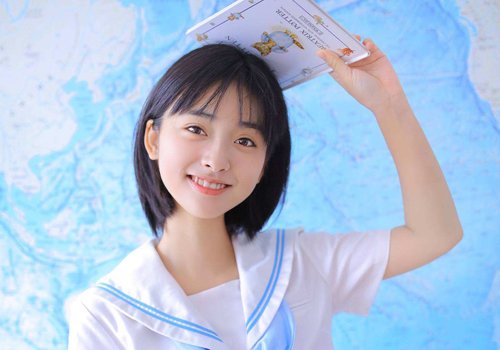 初中女生梳黑短直最是清新婉约 2020年初中女生较火露耳短发梳法_发型