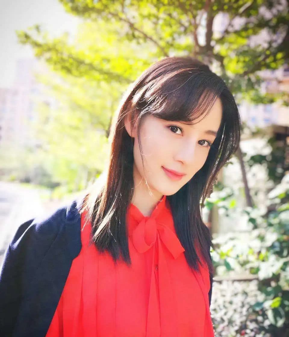 有种"整容"叫《旋风少女》方婷宜,当她戴上眼镜,28岁却像18岁_造型