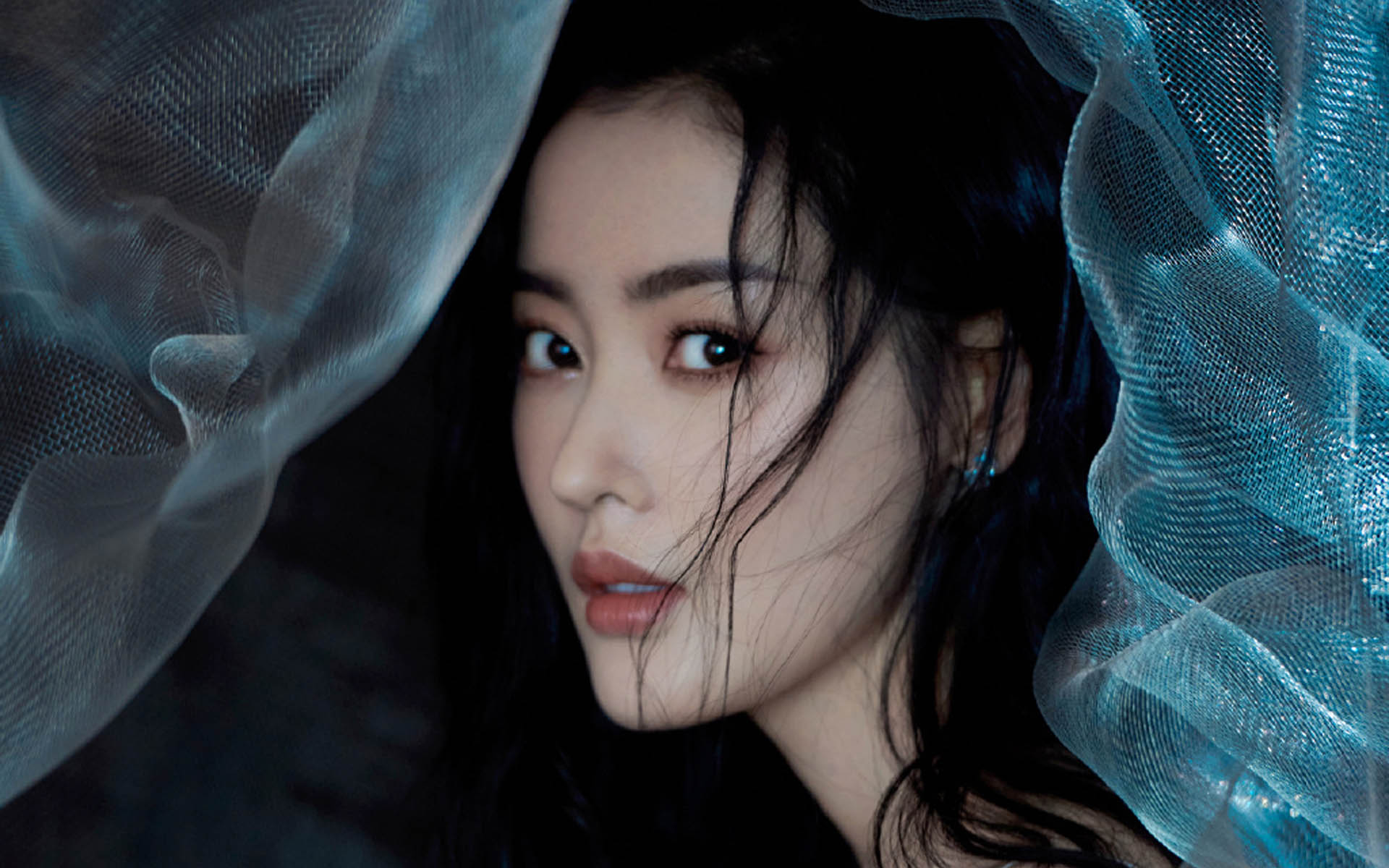 张天爱吊带白裙性感写真桌面壁纸