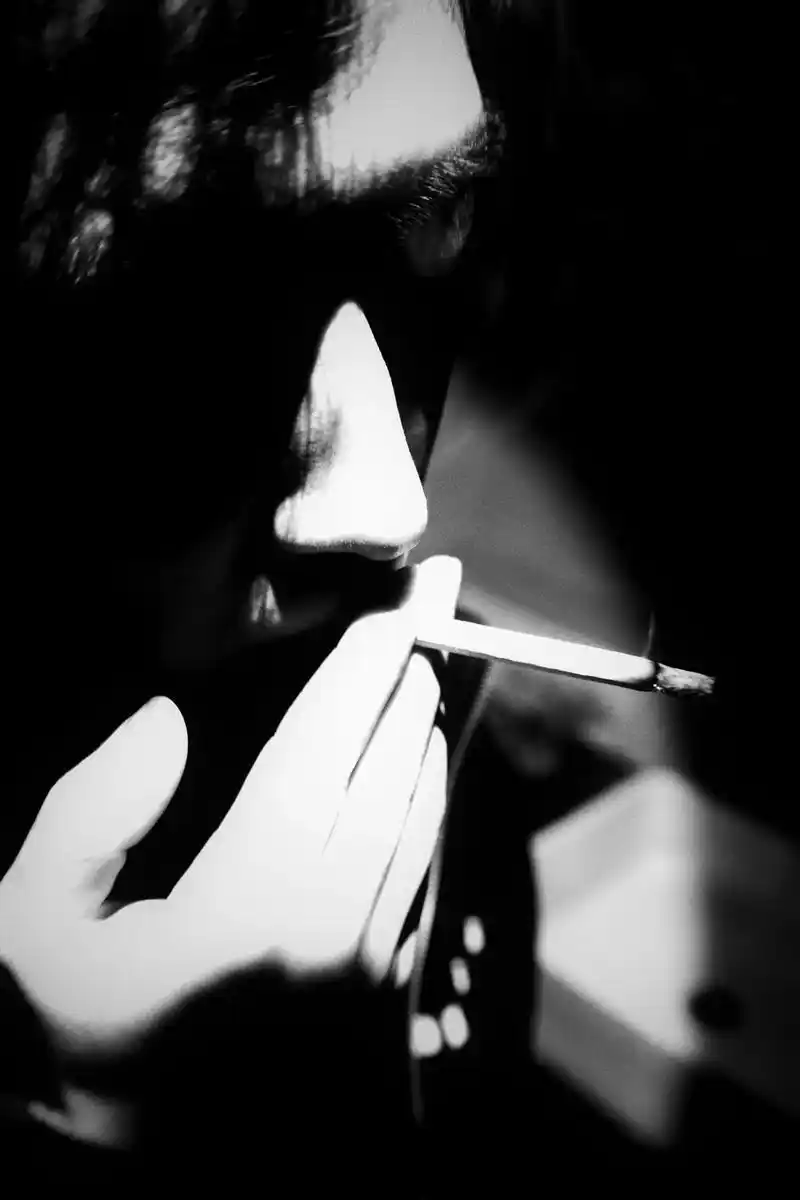 论抽烟艺术——我只认张国荣#叼烟 #痞帅   #尼古丁  # - 抖音