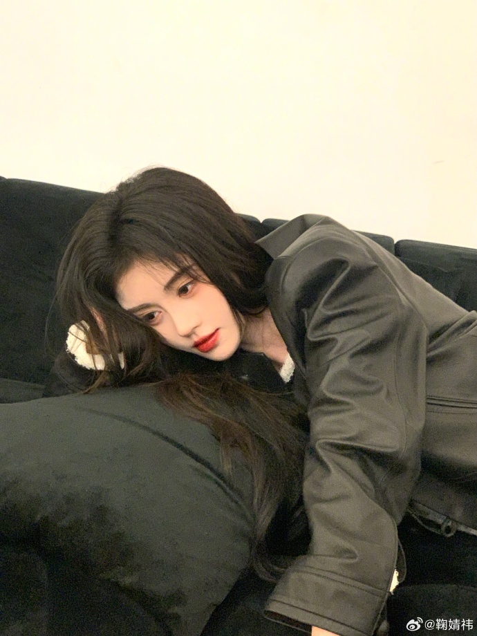鞠婧祎超话可盐可甜,霸气又温柔,鞠式美妆又来甜蜜狙击!
