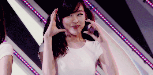 黄美英tiffany少女时代美女比心gif动图_动态图_表情包下载_soogif