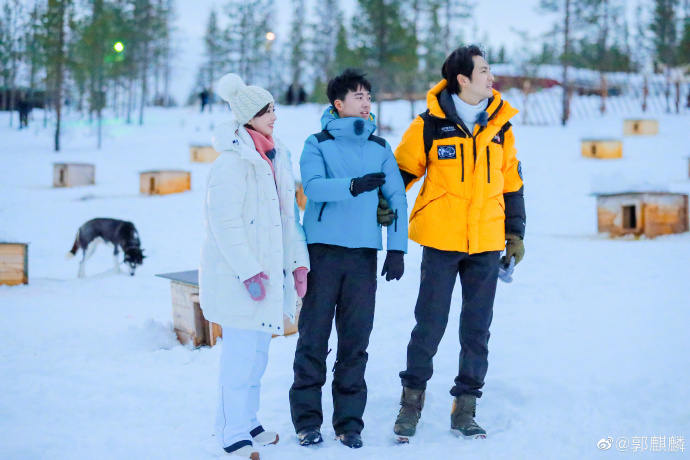 今天跟明天是芬兰站所有的合照,先发一家三口的@钟汉良    #钟汉良