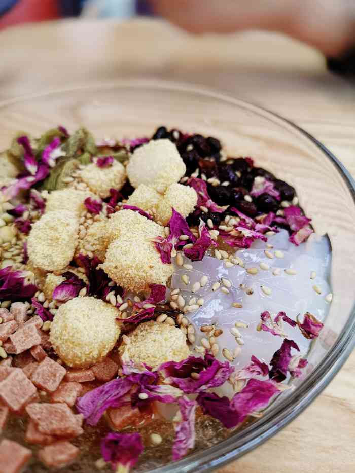 邓记·玫瑰糍粑冰粉-"「西瓜糍粑冰粉」夏天不就是吃冰粉吗?西瓜.