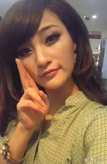 王岚是一位富有激情与朝气的女演员,她以出演《奋斗》等作品为人熟知