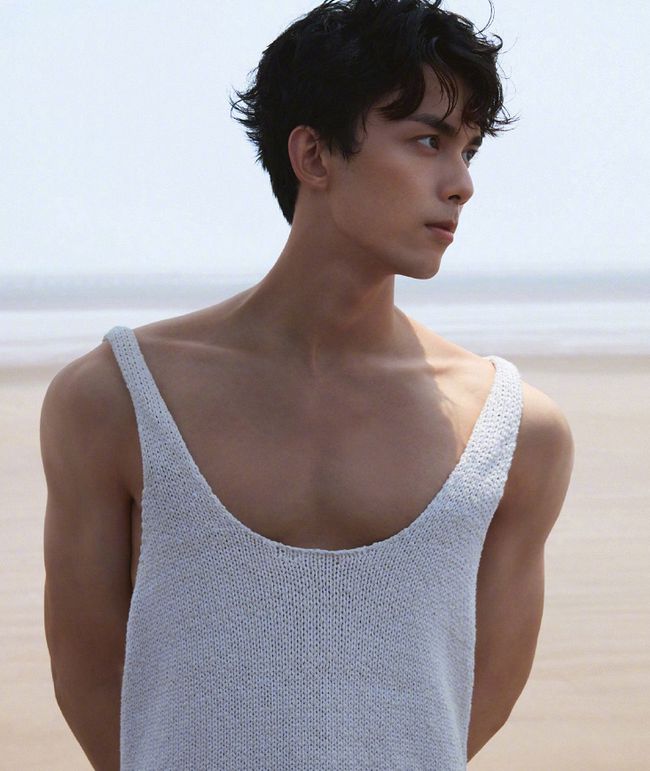 原创吴磊西装半永久吧一个霸总造型要了大家的命网上一片焦土啊