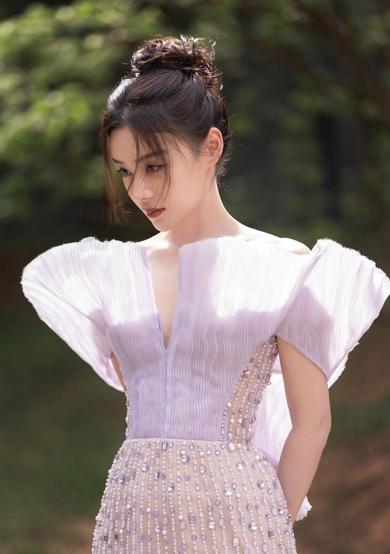 袁姗姗淡紫色蝶翼礼服,清新淡雅!_身材_娱乐_圈子