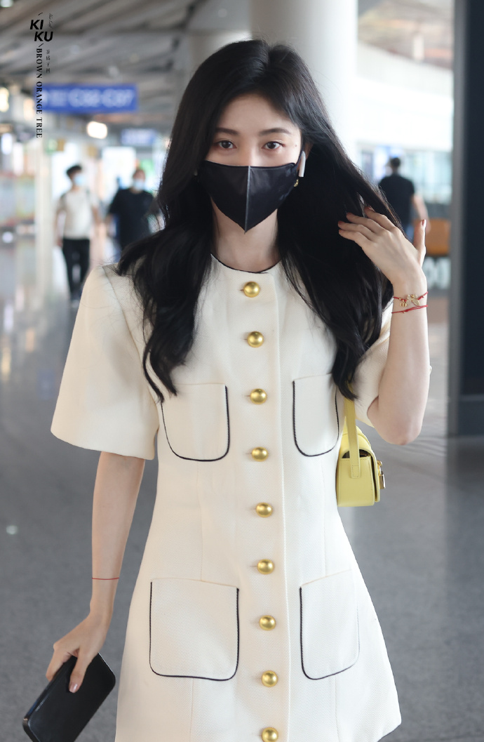 鞠婧祎超话#鞠婧祎姜黎非#鞠婧祎220710机场出发生图禁二改  二转标明