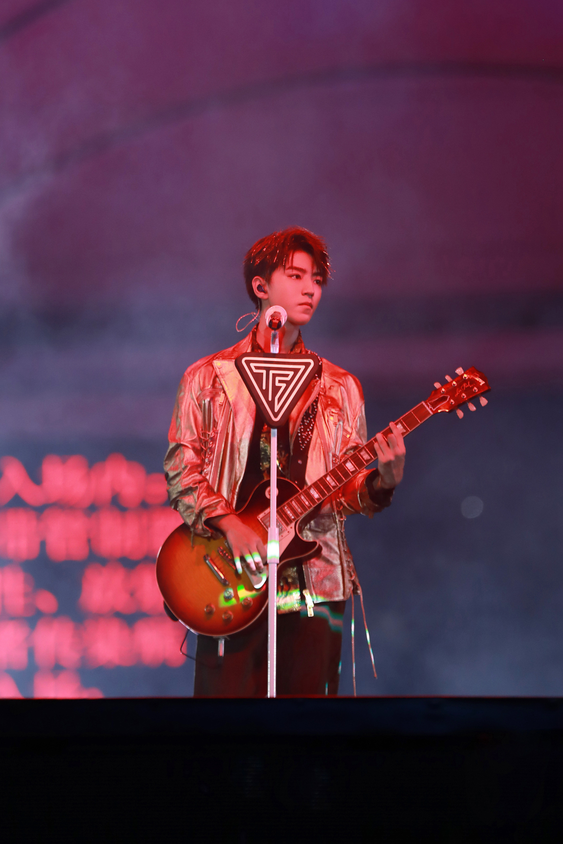 王俊凯周年演唱会唱跳solo 展露舞台王者风范_明星活动_图集_电影网