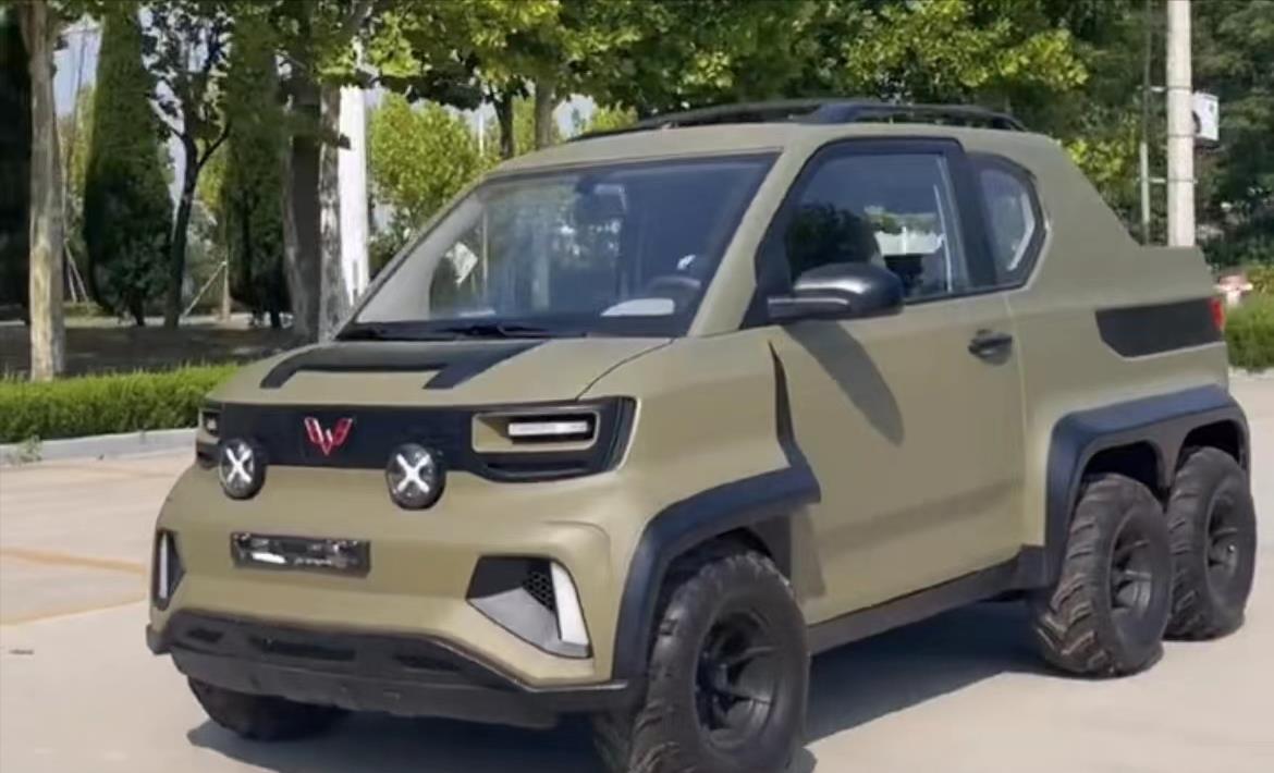 五菱宏光miniev 6轮小皮卡实拍,外观比敞篷版更拉风,又是爆款?