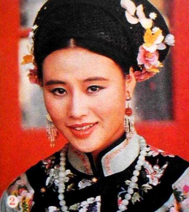 《末代皇帝》,在剧中饰演"文绣"一角的邬君梅惊艳众人,几十年过去虽