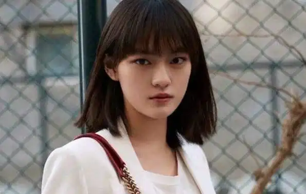 10位00后小花,争奇斗艳各显神通,谁能成为国民妹妹?