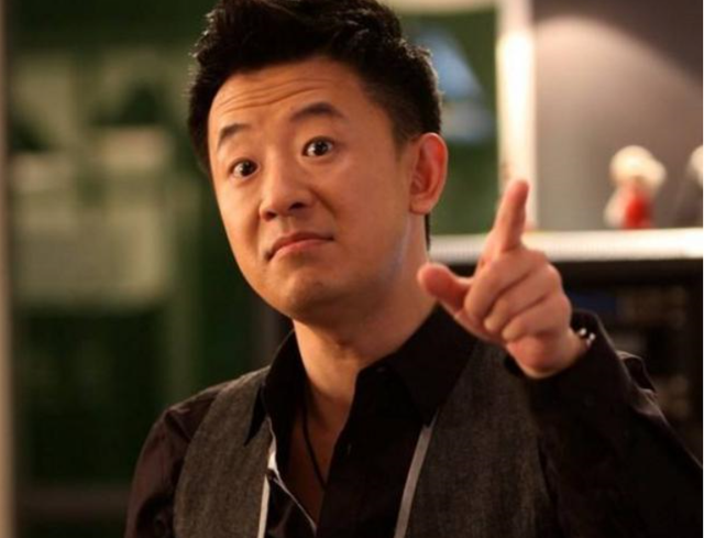 黄海波转行做直播,镜头中发福明显一脸憨厚,透露近况带娃又带货