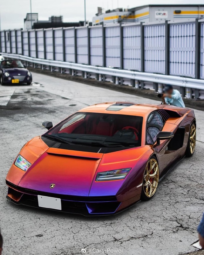 幻彩涂装 兰博基尼countach lpi800-4 金色轮毂有点土0415