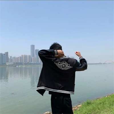 阳光简单干净男头像真人高清图片半身男生头像微信背影成熟