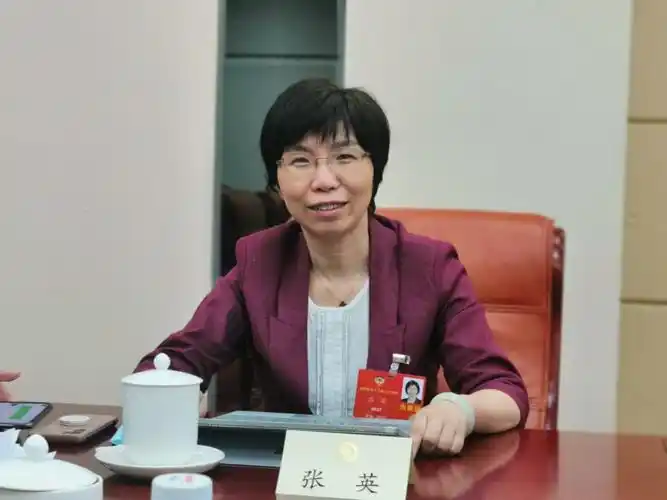 全国政协委员,上海市经信委副主任张英:提升工业互联网"新基建"发展