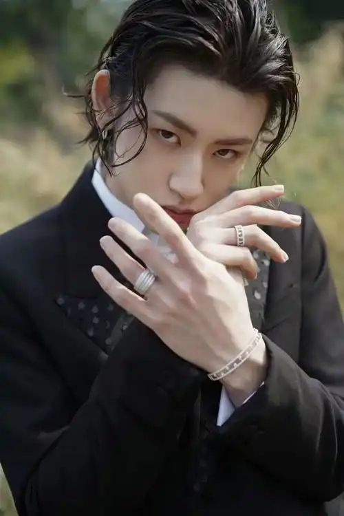 果然娱乐 #小鬼-王琳凯 微博音乐盛典96年度飞跃歌手 专注 - 抖音