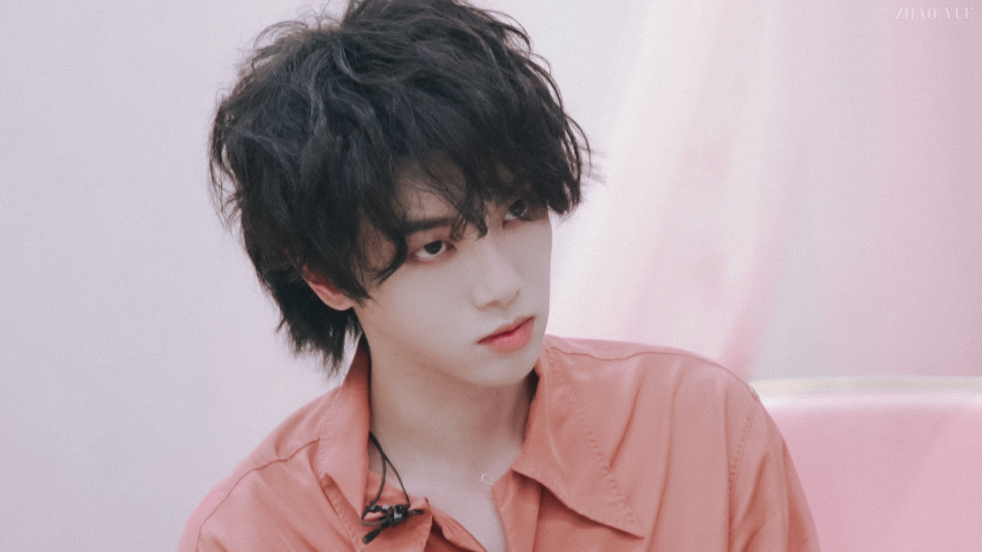 华晨宇酒吧吸烟被说不雅观,粉丝反应太机智了,难怪说追星人惹不起