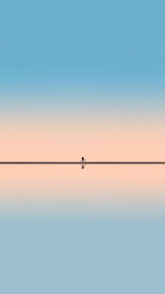 极简壁纸,干净清爽的夏末,天高云淡